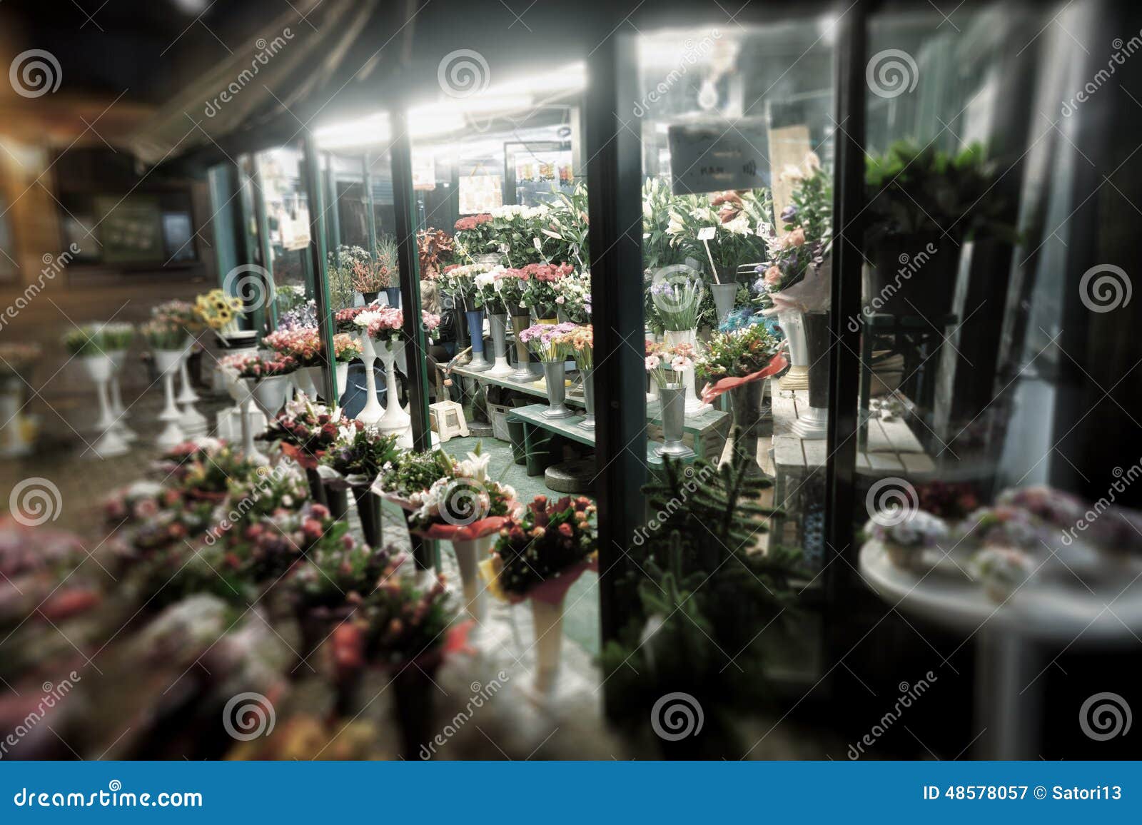 floristÃ¢â¬â¢s stands